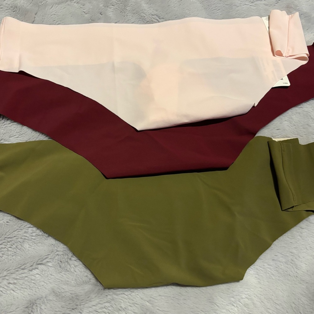 NWT JCPenney 3 Thongs